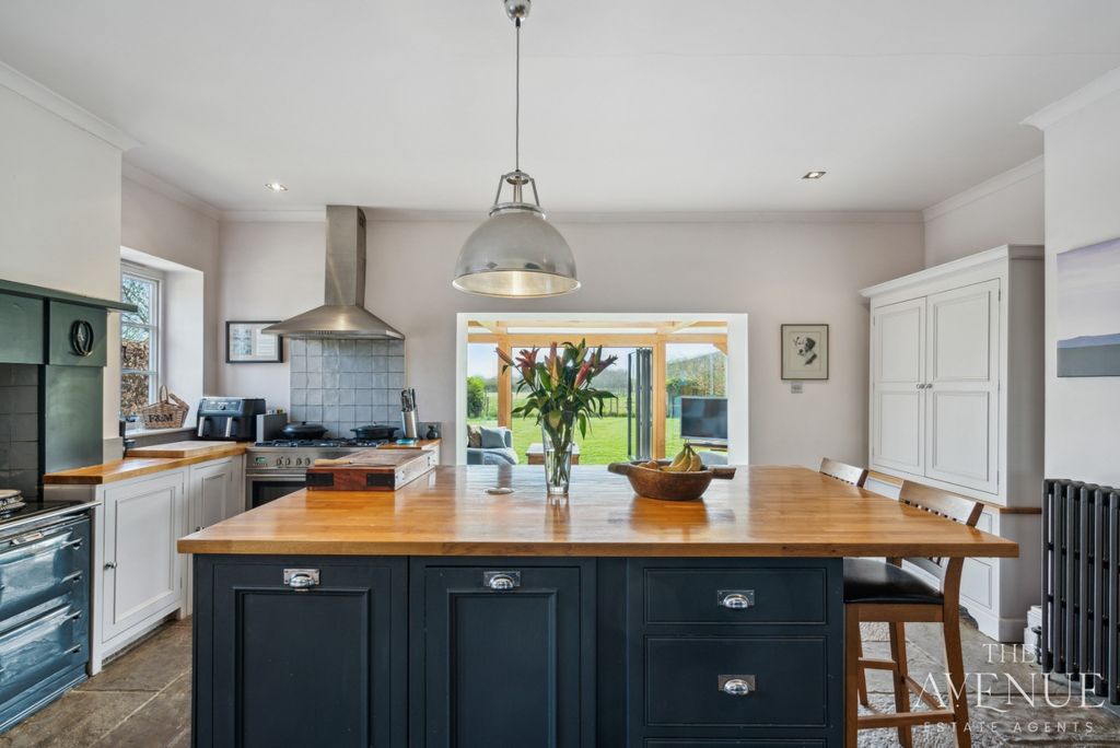 Property photo 2 of 22 3926856