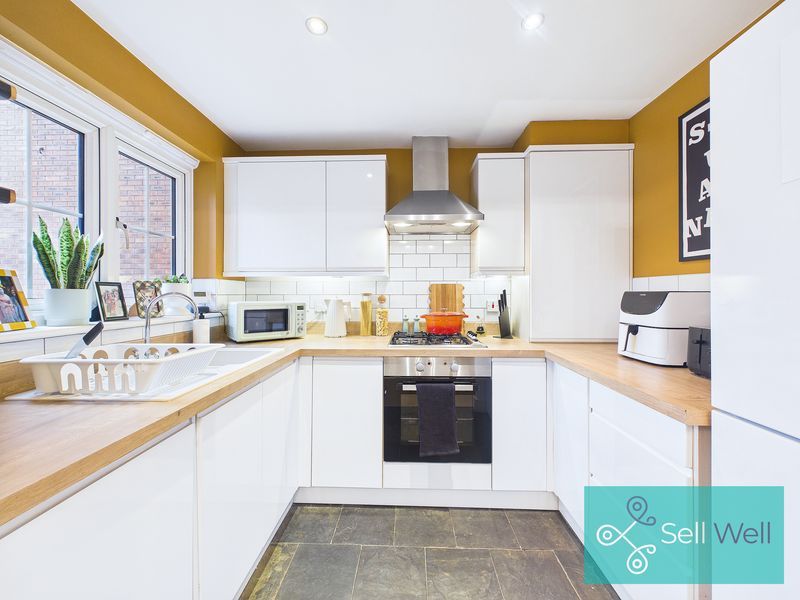 Property photo 3 of 19 Kitchen