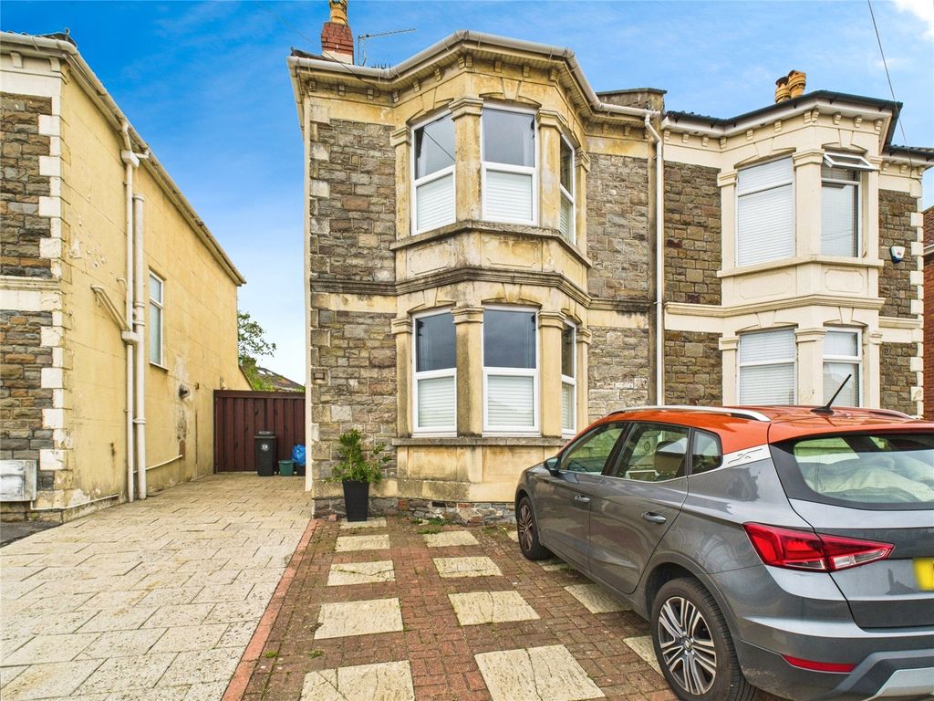 Property photo 2 of 26 Picture No. 35