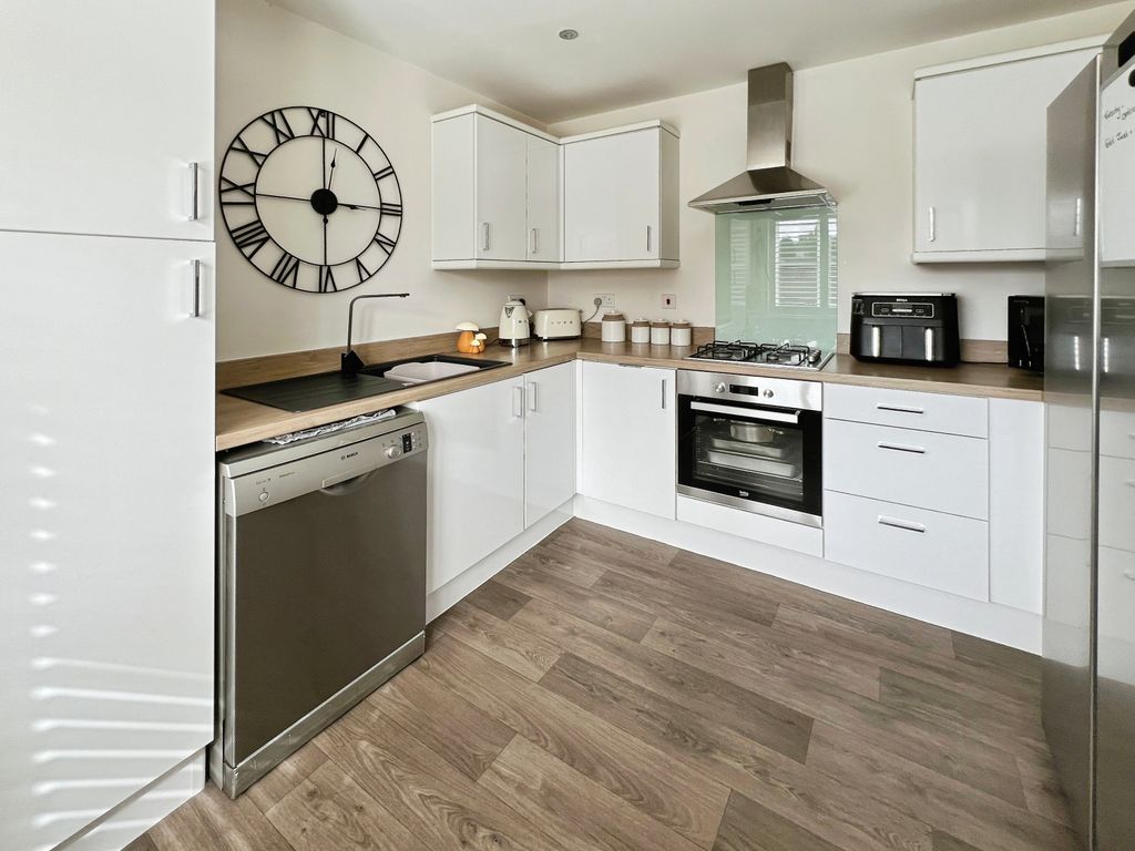 Property photo 2 of 15 Kitchen
