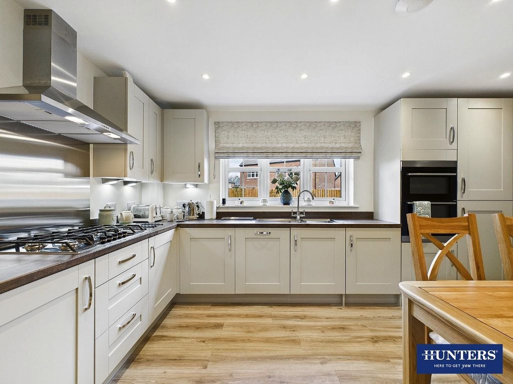 Property photo 3 of 35 Dining Kitchen