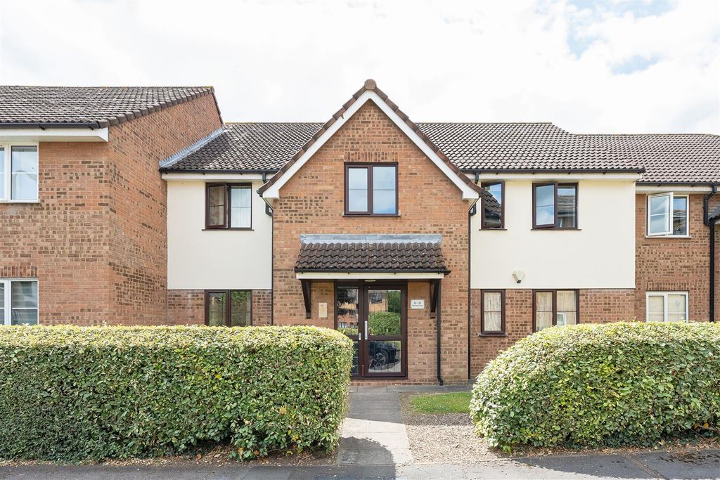 Property photo 1 of 17 Thurlow Close