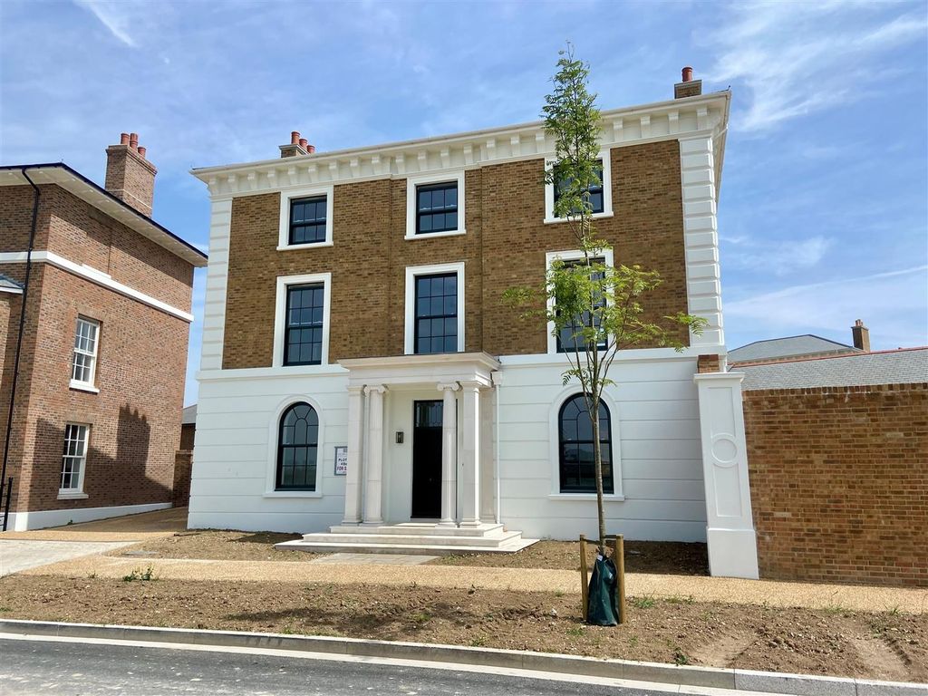 Property photo 1 of 11 Plot 589