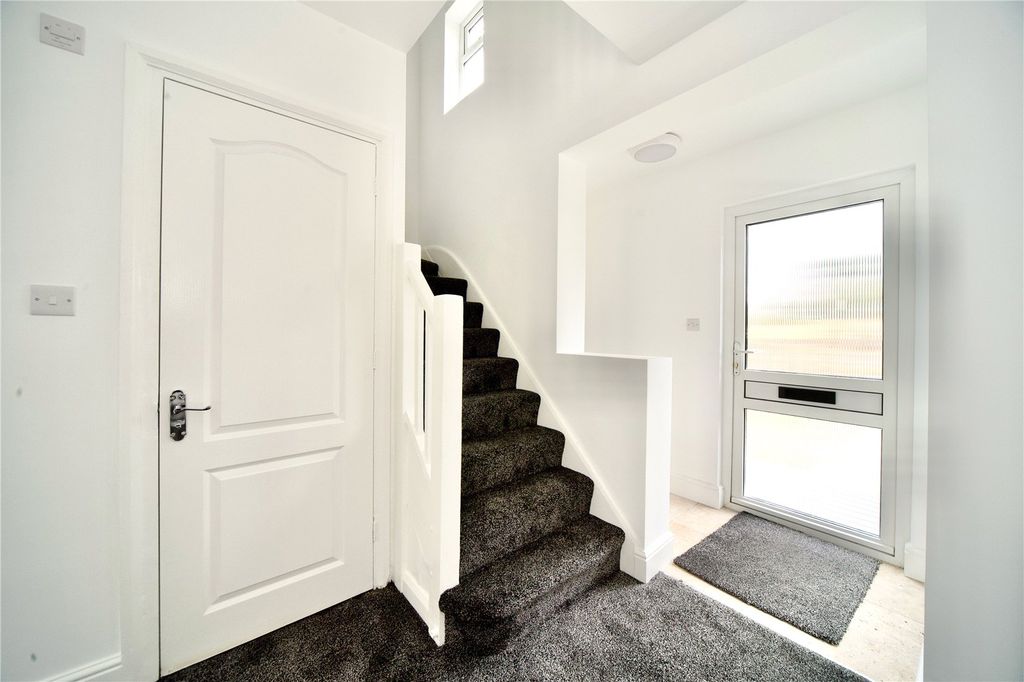 Property photo 3 of 27 Stairs