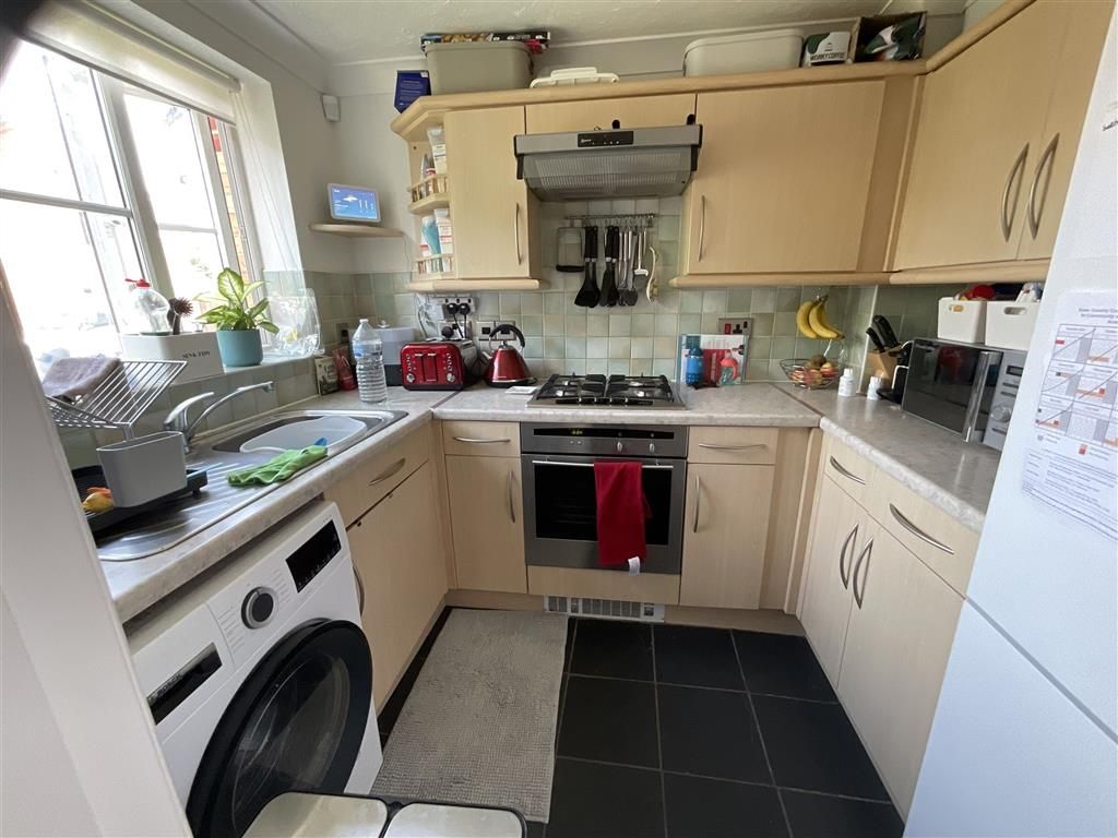 Property photo 3 of 8 Kitchen