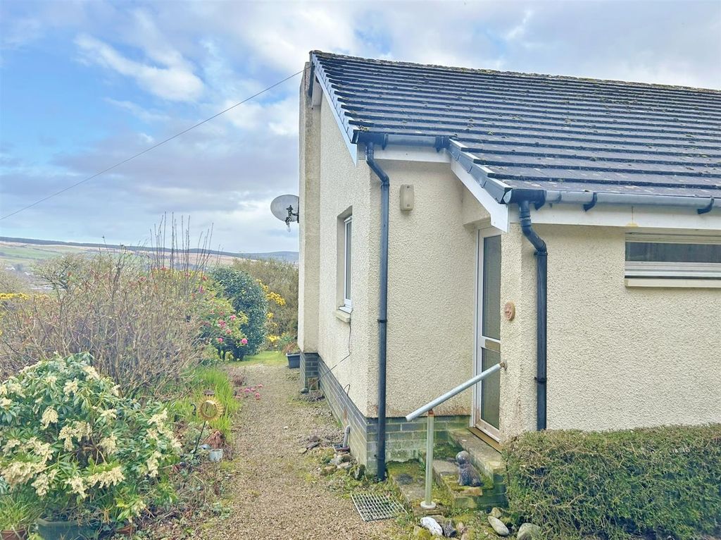 Property photo 3 of 32 Gorsehill Side And Entrance