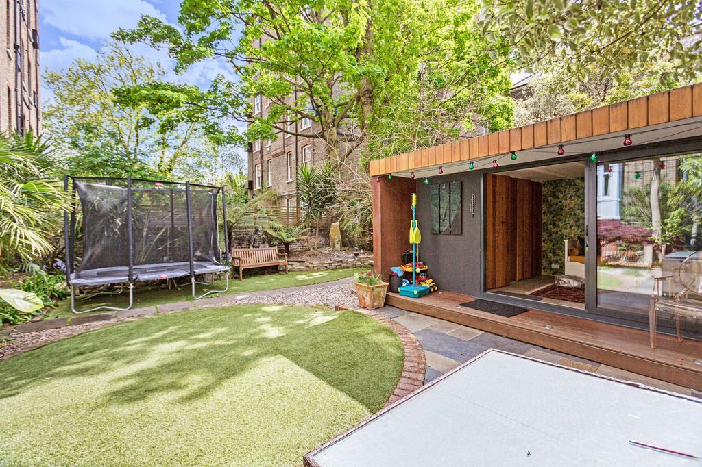 Property photo 3 of 16 Picture No. 11