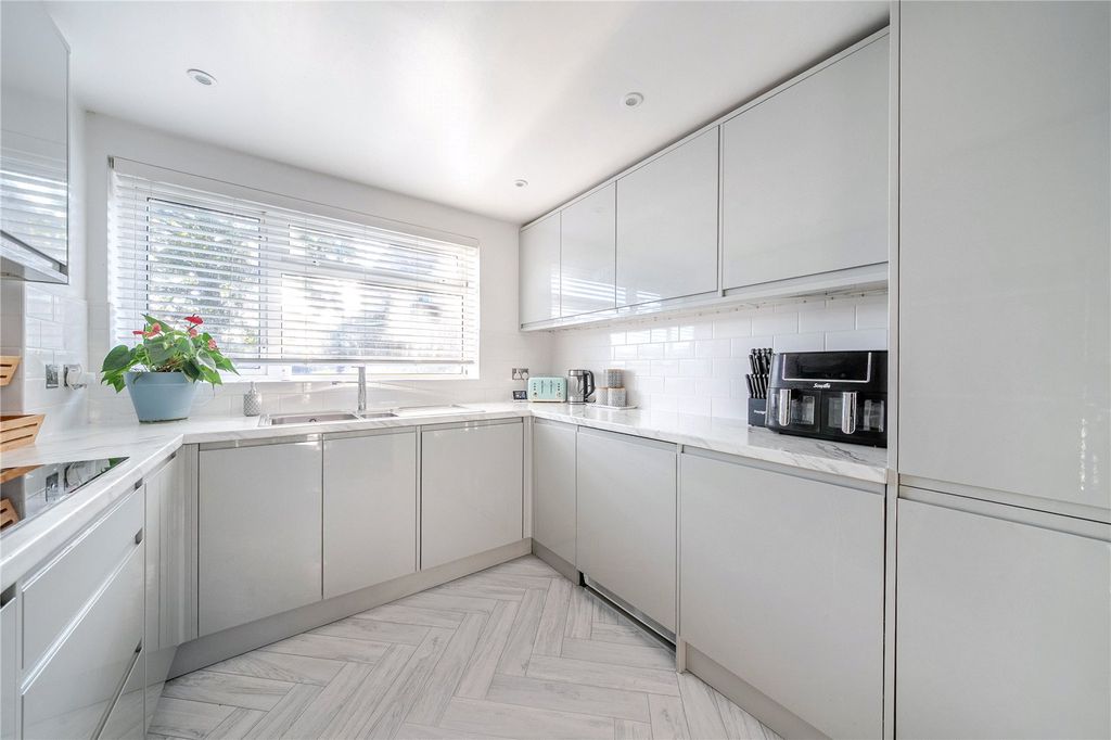 Property photo 3 of 18 Picture 3