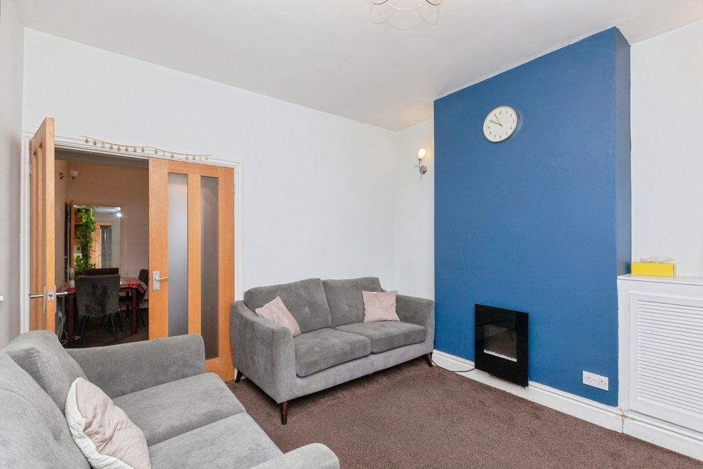 Property photo 3 of 11 Pbox-Img.Jpg