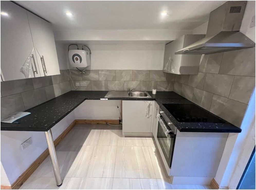 Property photo 1 of 6 Kitchen