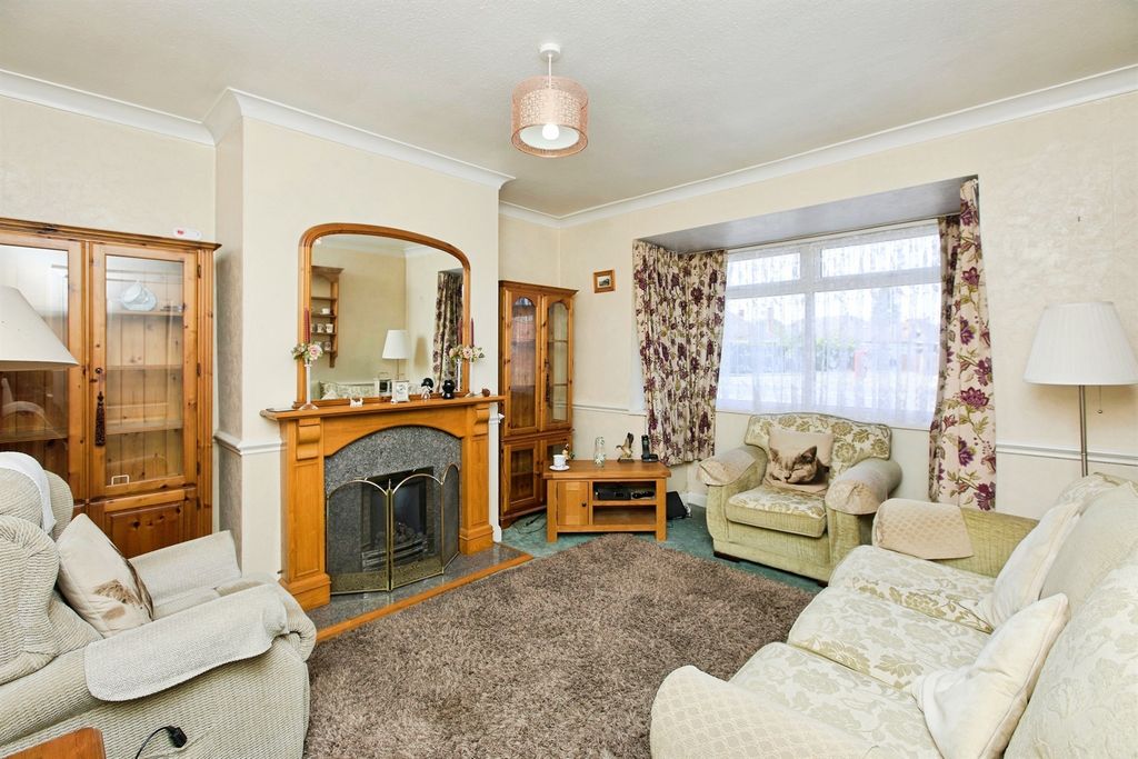 Property photo 2 of 20
