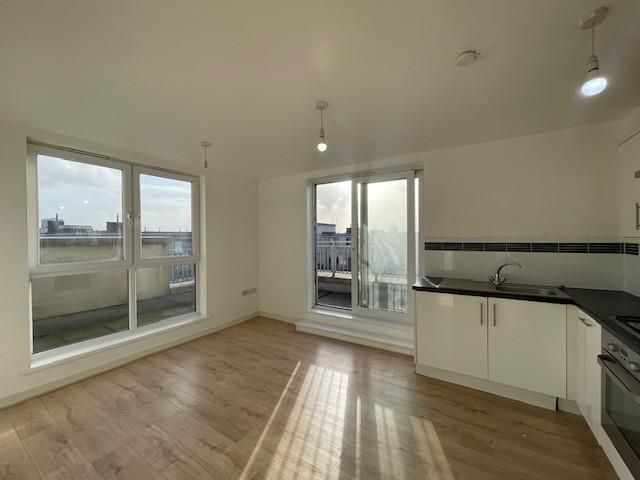 Property photo 3 of 7 Kitchen