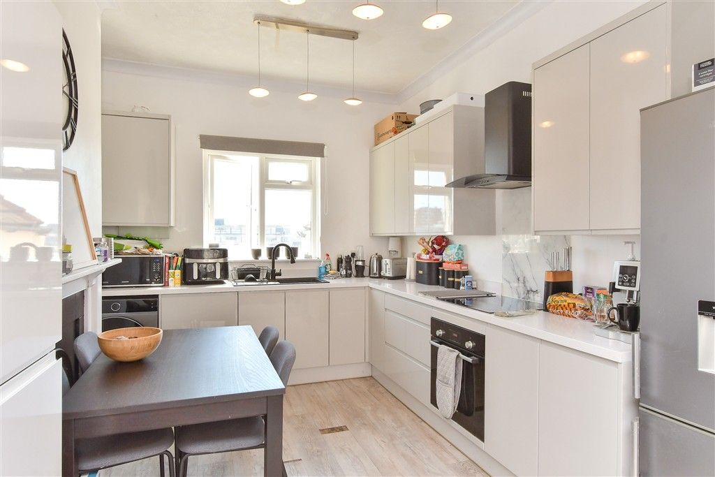 Property photo 2 of 11 Kitchen