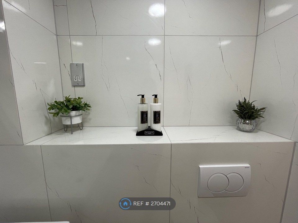 Property photo 3 of 8 Ensuite Bathroom