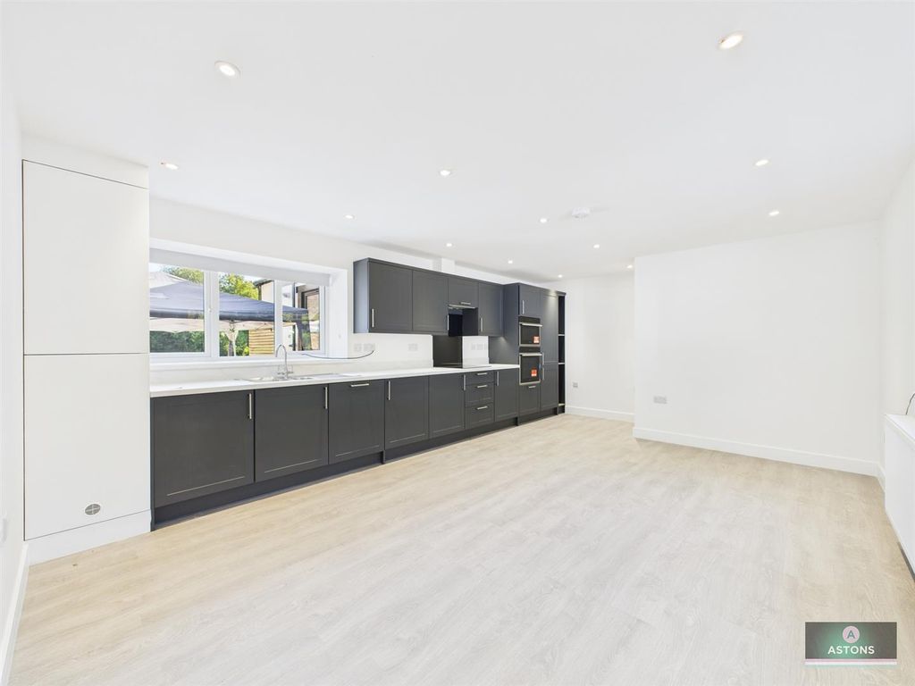 Property photo 2 of 10 Cam04622G0-Pr0070-Still012.Jpg