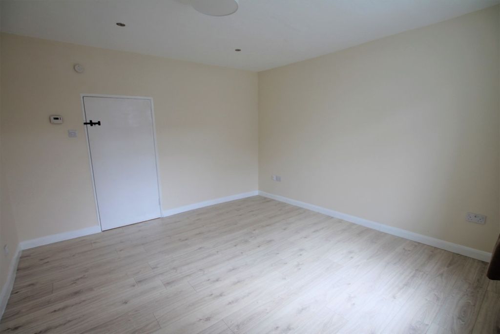 Property photo 3 of 9 Lounge