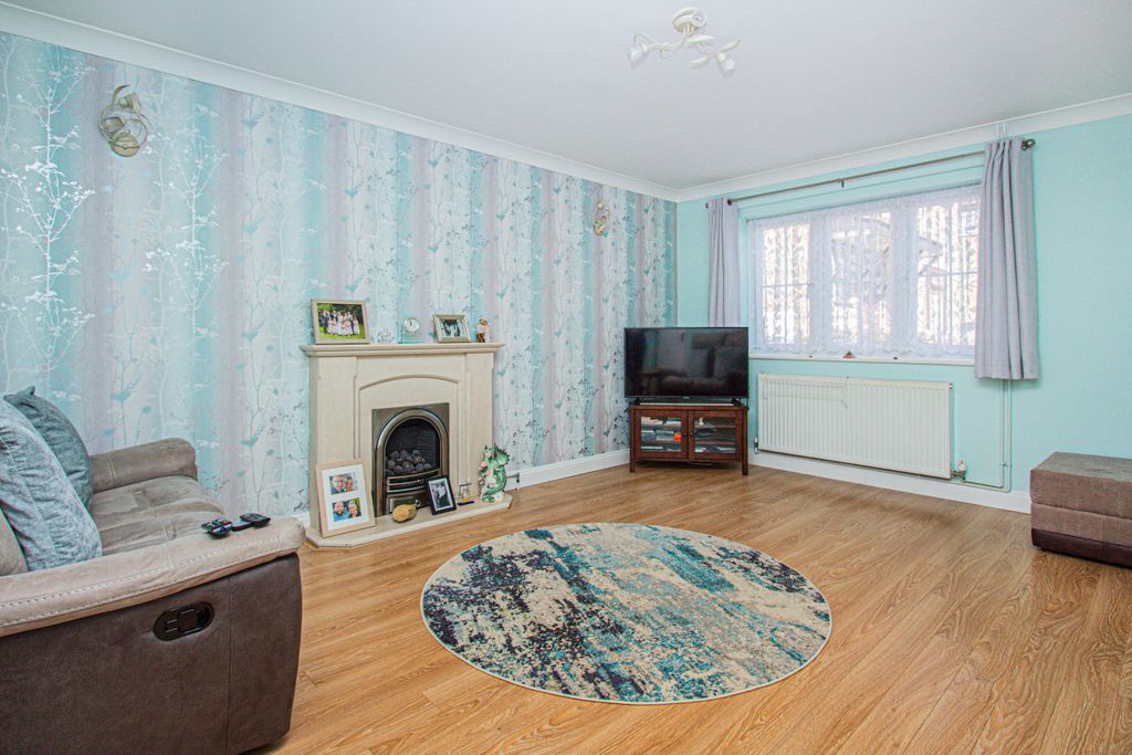 Property photo 2 of 16 Lounge