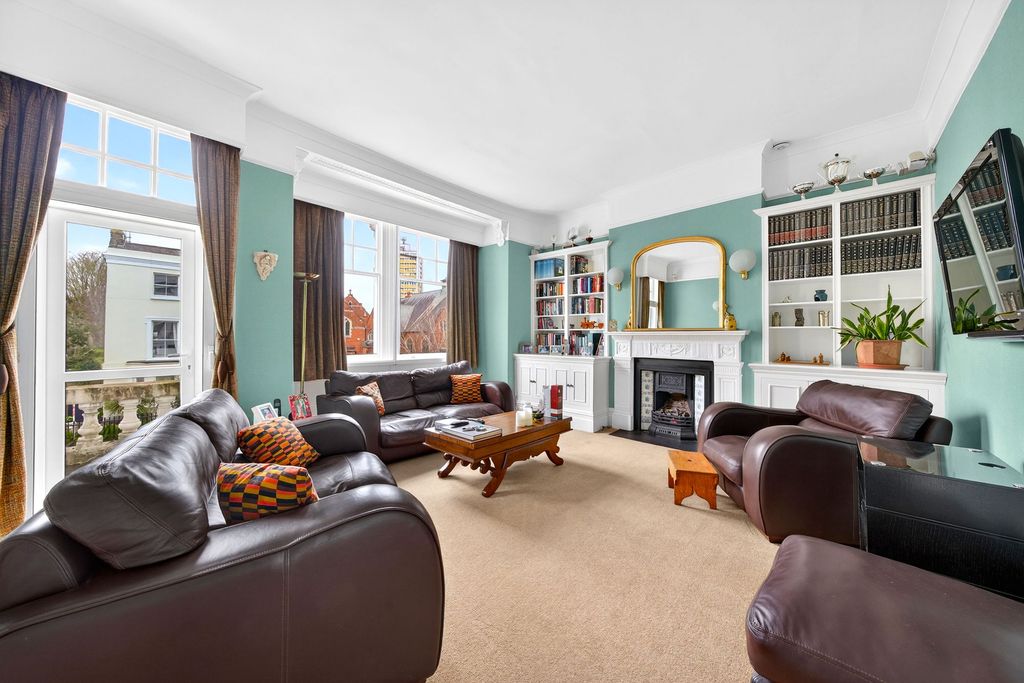 Property photo 2 of 24