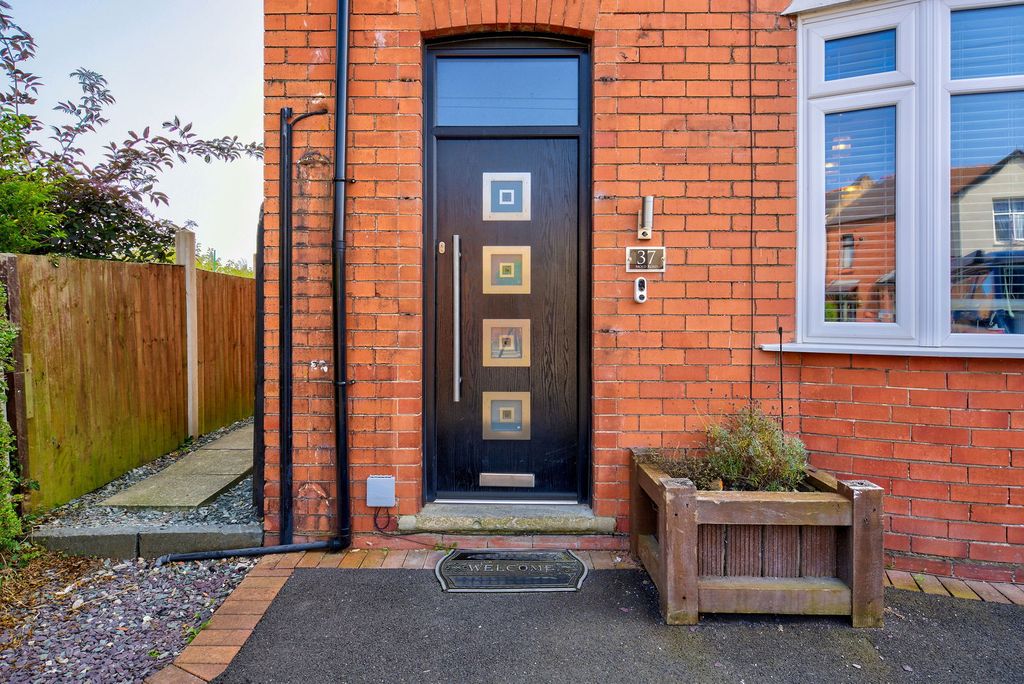 Property photo 2 of 25