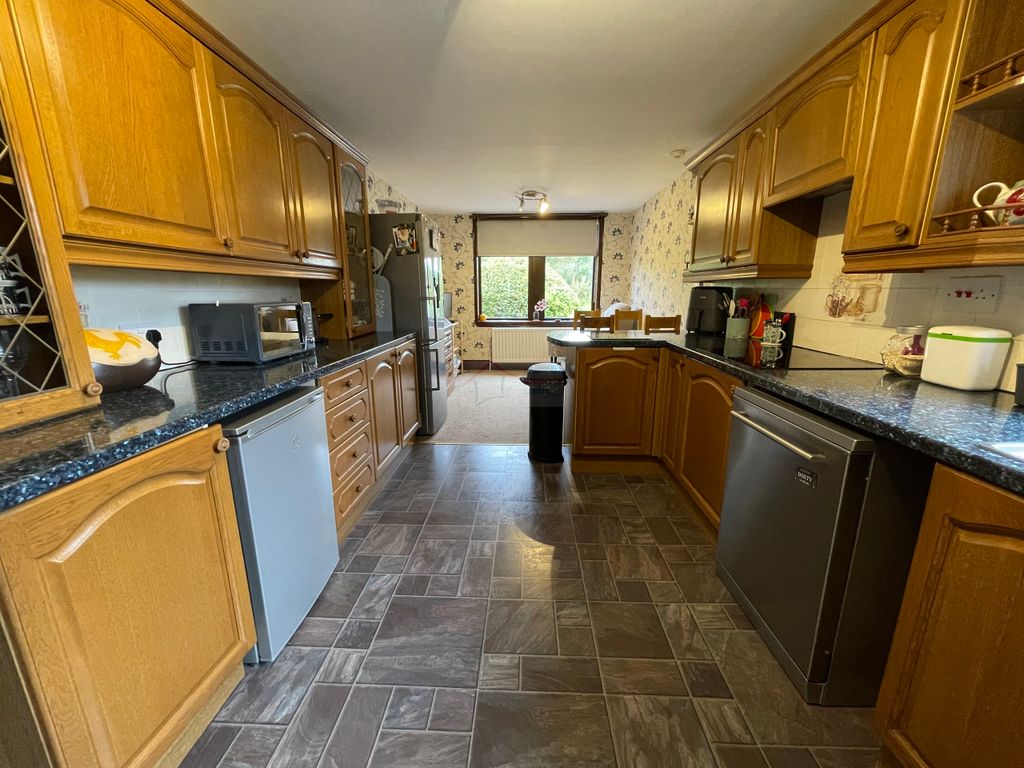 Property photo 3 of 34 Kitchen