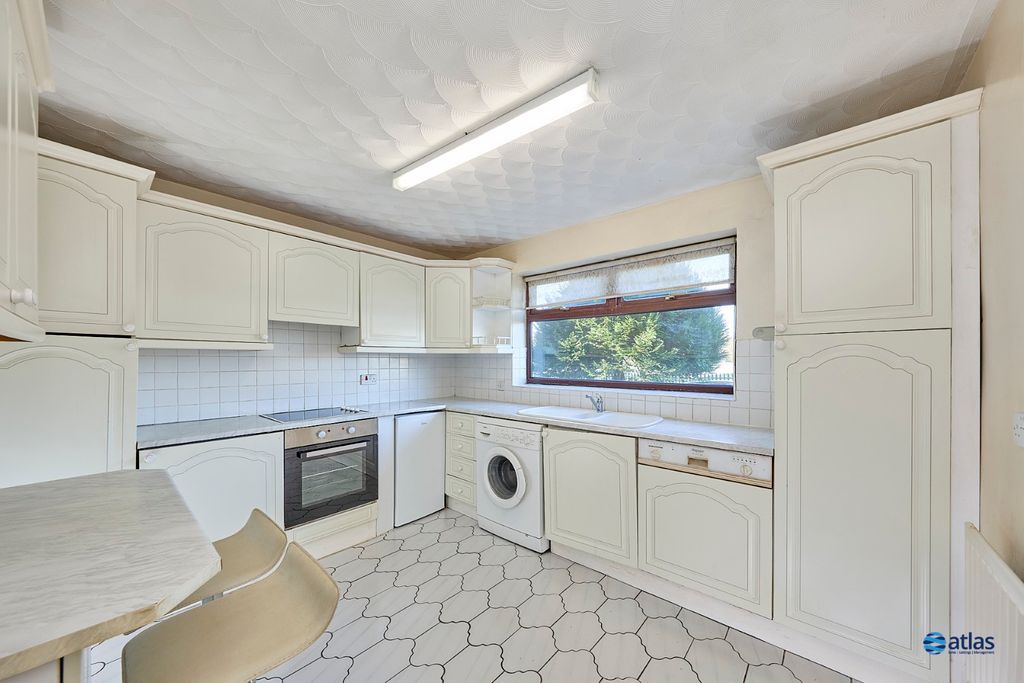 Property photo 2 of 15 Kitchen