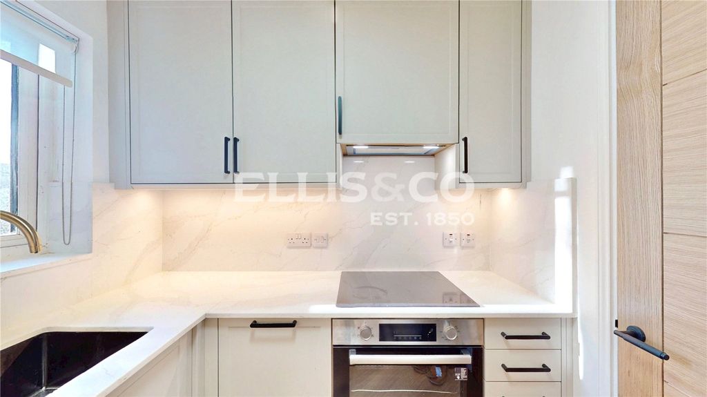 Property photo 2 of 15 Picture No. 12