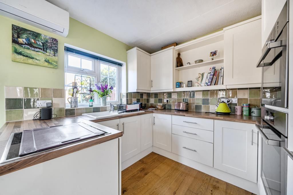 Property photo 2 of 21 Kitchen