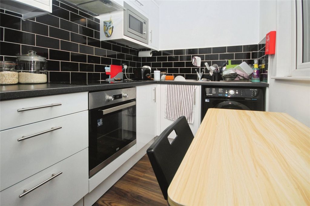 Property photo 2 of 7 Kitchen