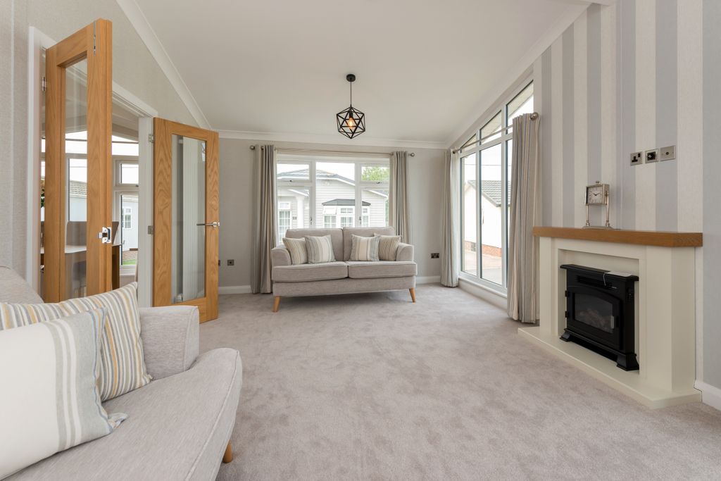 Property photo 3 of 16 Sitting Room