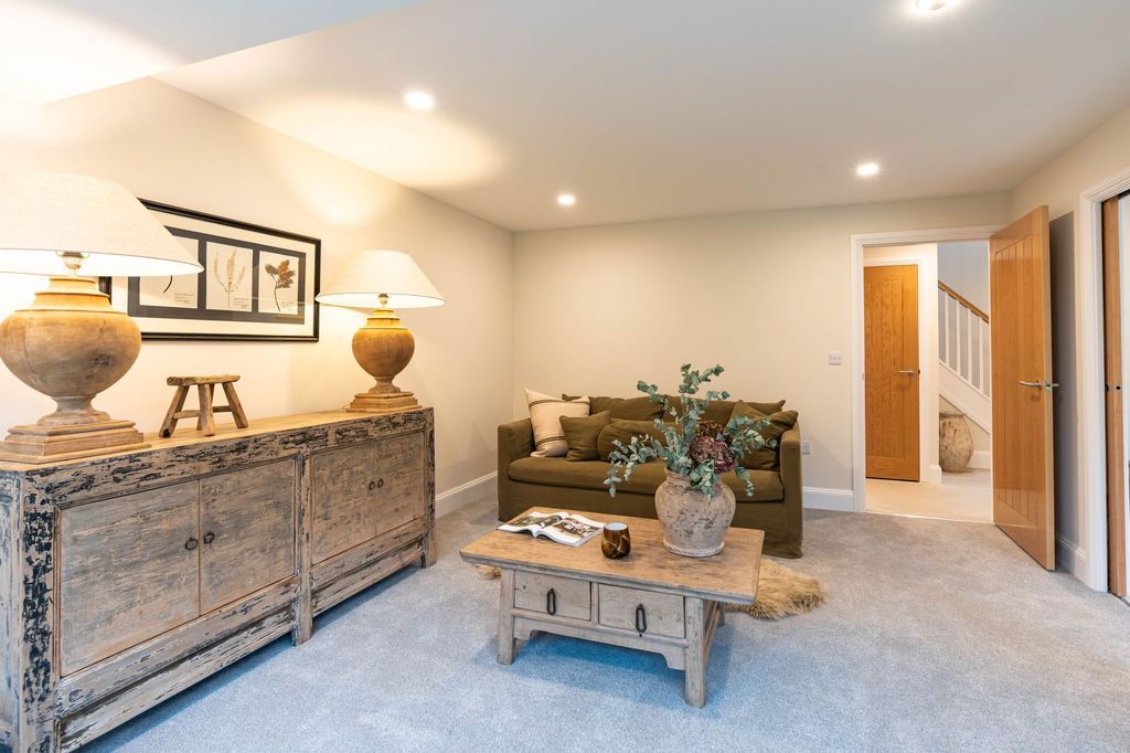 Property photo 3 of 23