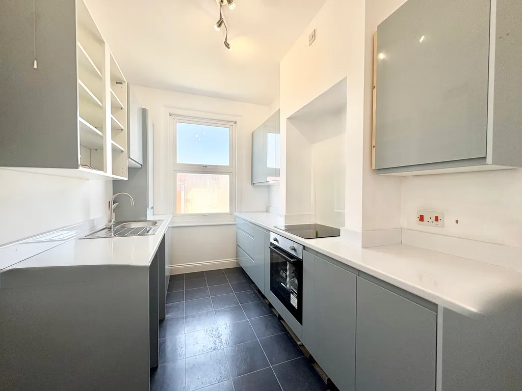 Apartment in Portsmouth - View 3