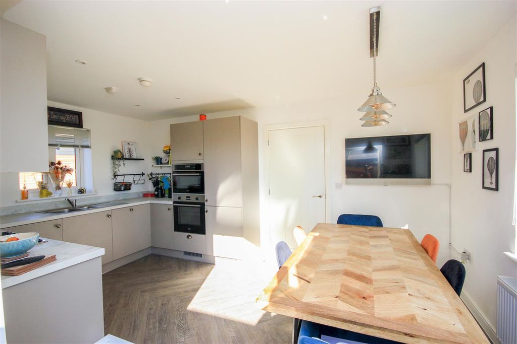 Property photo 2 of 18 Kitchen Diner..Jpg