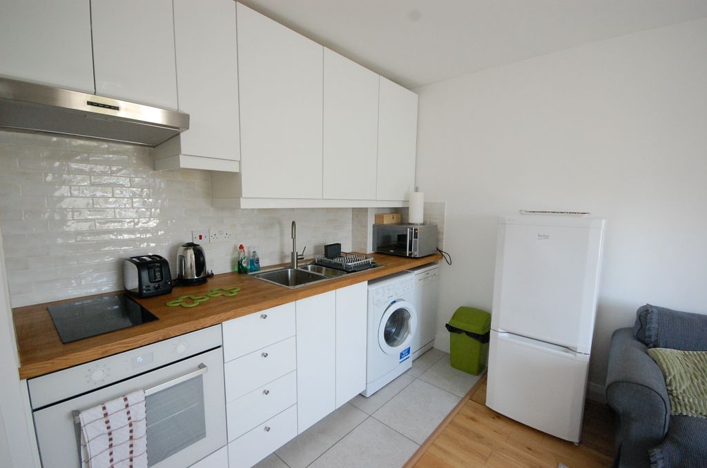 Property photo 3 of 7 Kitchen