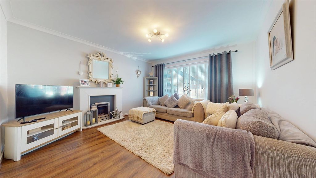 Property photo 2 of 22 Masefield Grove Living Room