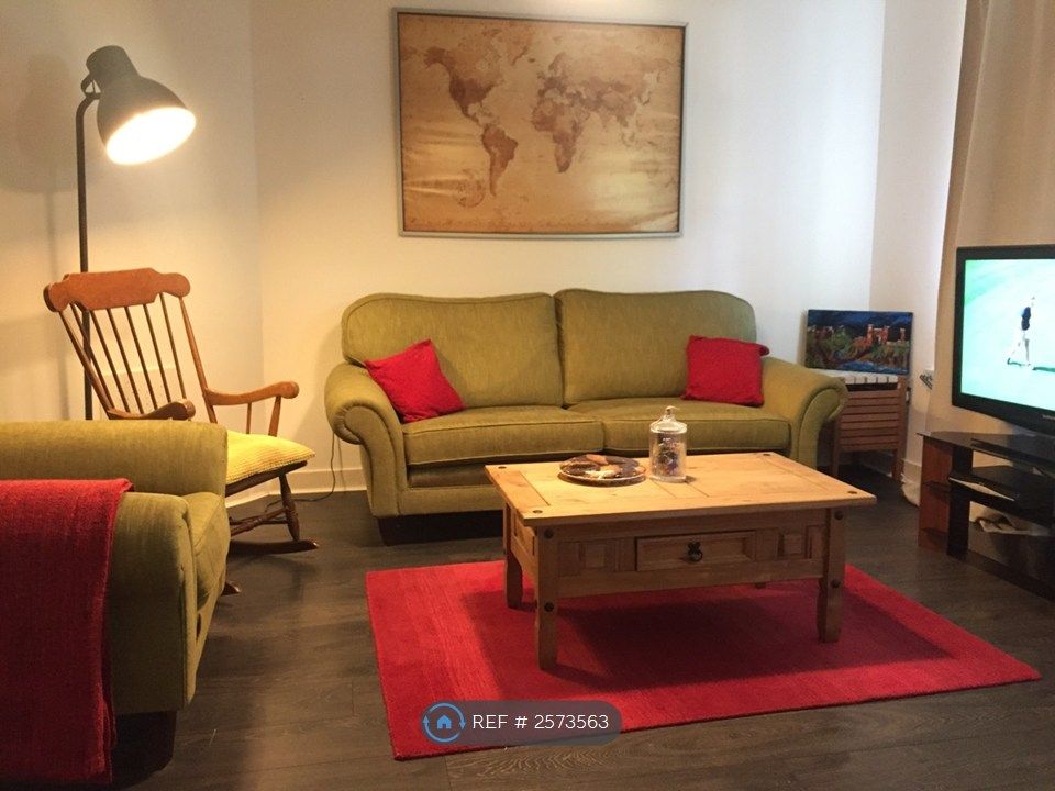 Property photo 1 of 17 Lounge