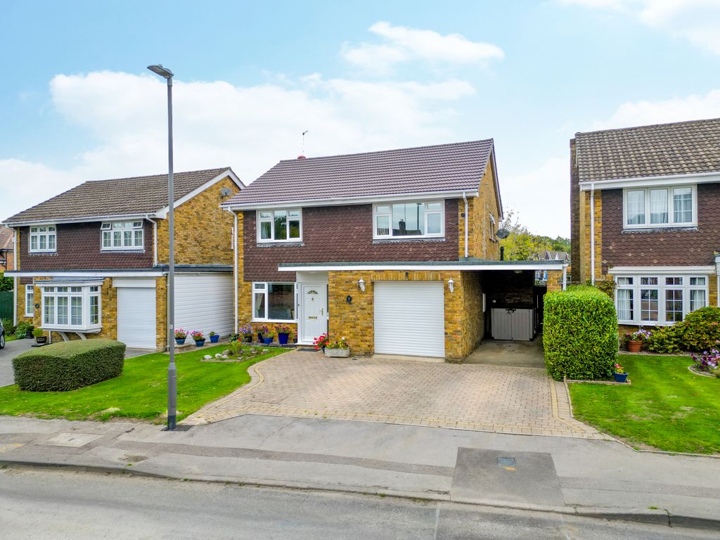 Property photo 1 of 22 Lycrome Road, Chesham