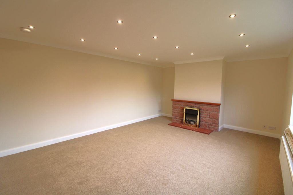 Property photo 3 of 16 Lounge