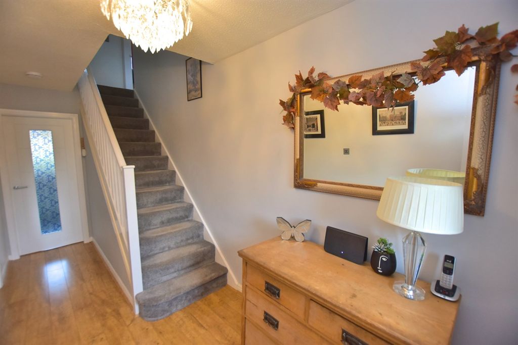 Property photo 2 of 24 Entrance Hall