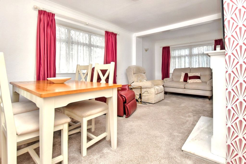 Property photo 3 of 17 Lounge/Diner