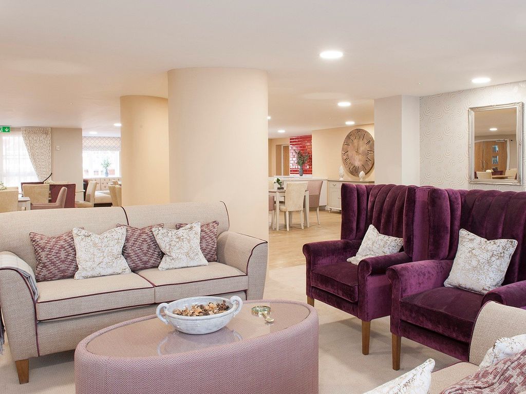 Property photo 3 of 8 Homeowners Lounge