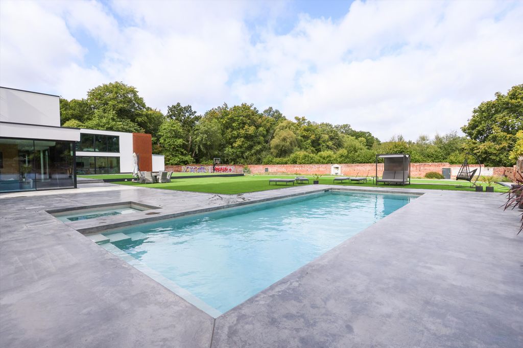 Property photo 3 of 27 Image