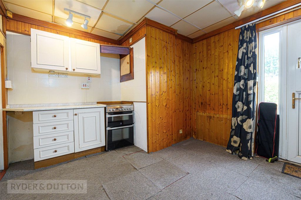 Property photo 3 of 16 Kitchen