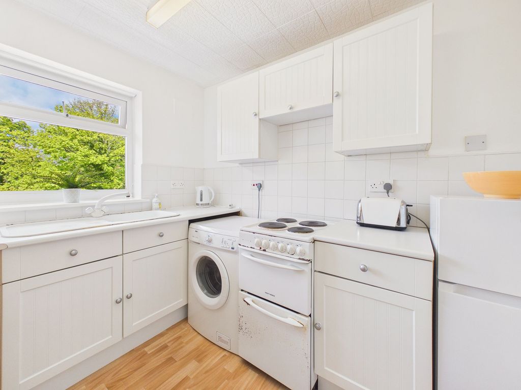 Property photo 2 of 11 Kitchen