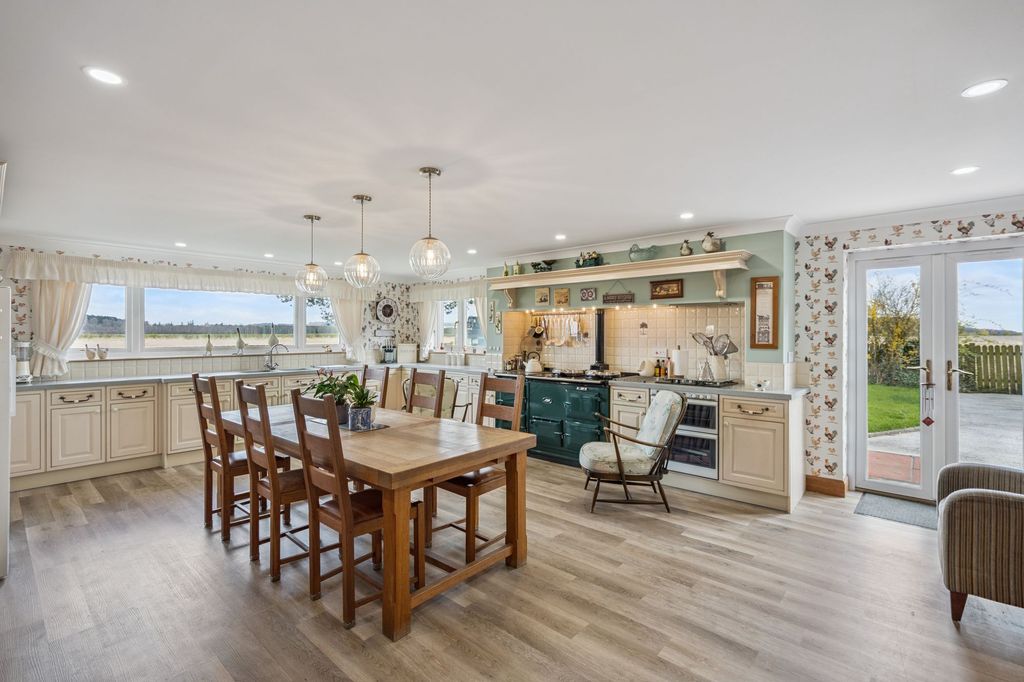 Property photo 2 of 26