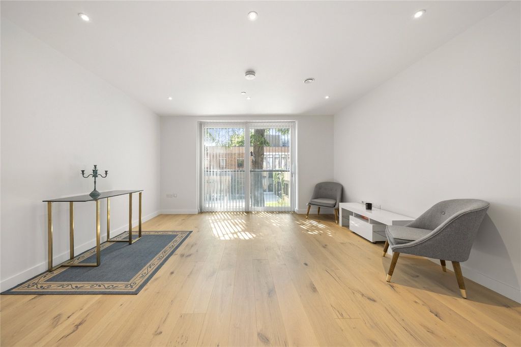 Property photo 3 of 7 Picture No. 11