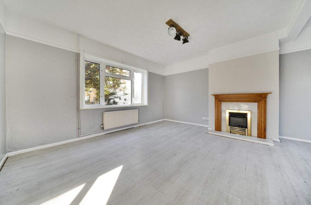 Property photo 2 of 13 1357735-15-68Da4B...