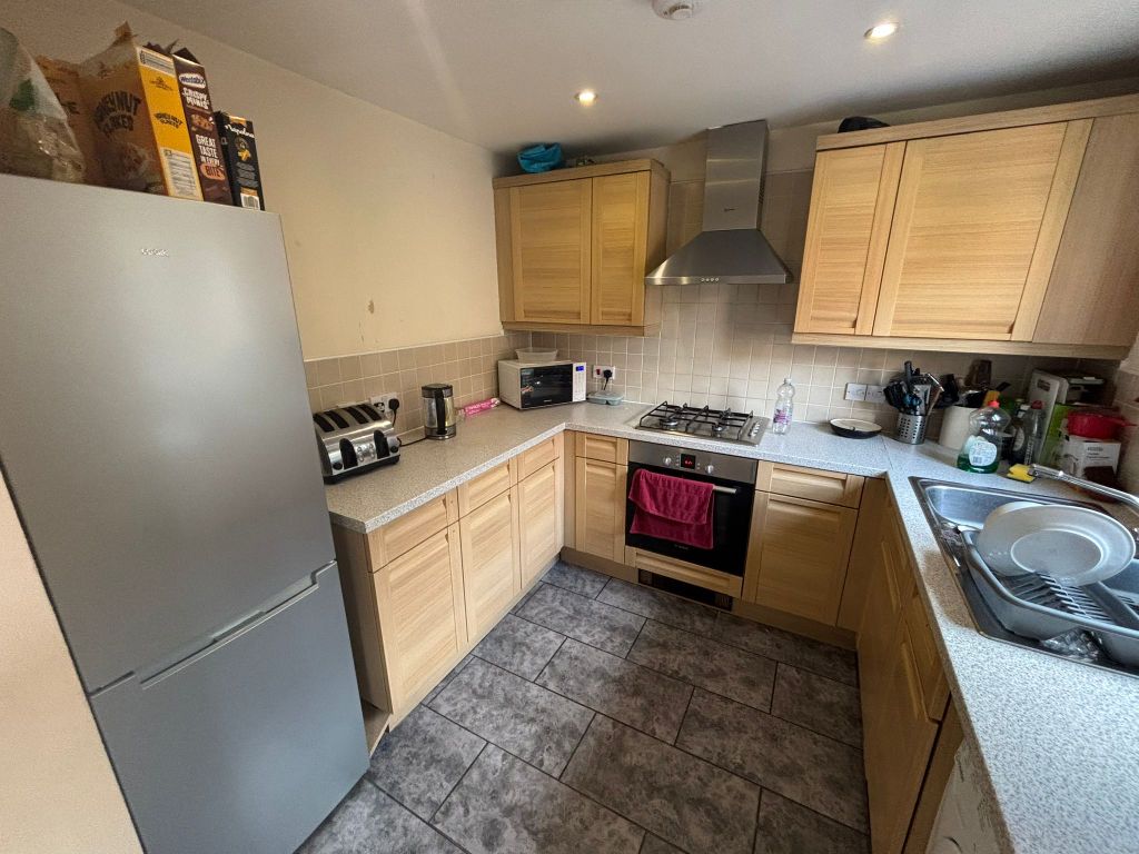 Property photo 3 of 7 Kitchen