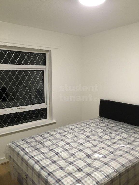 Property photo 1 of 19 Bedroom