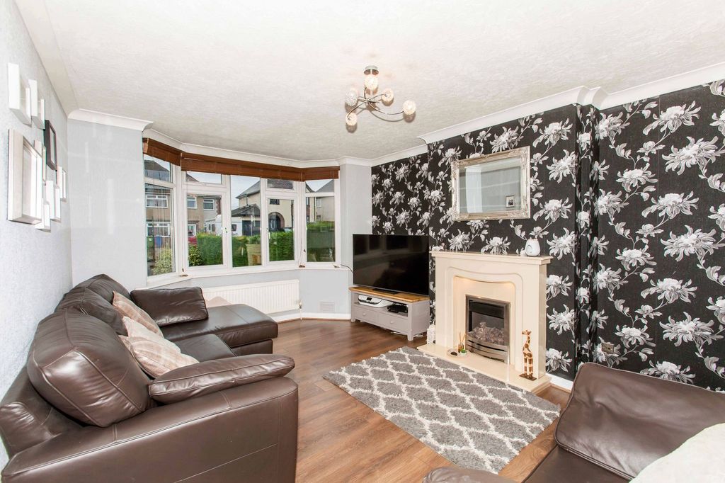 Property photo 2 of 25