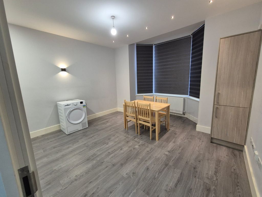 Property photo 3 of 7 Photo 2